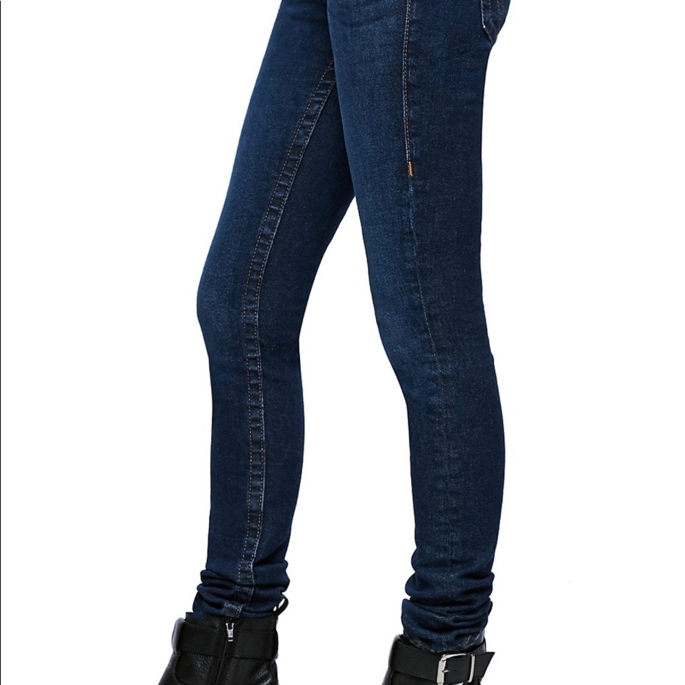 True Religion - Picture 3 of 8